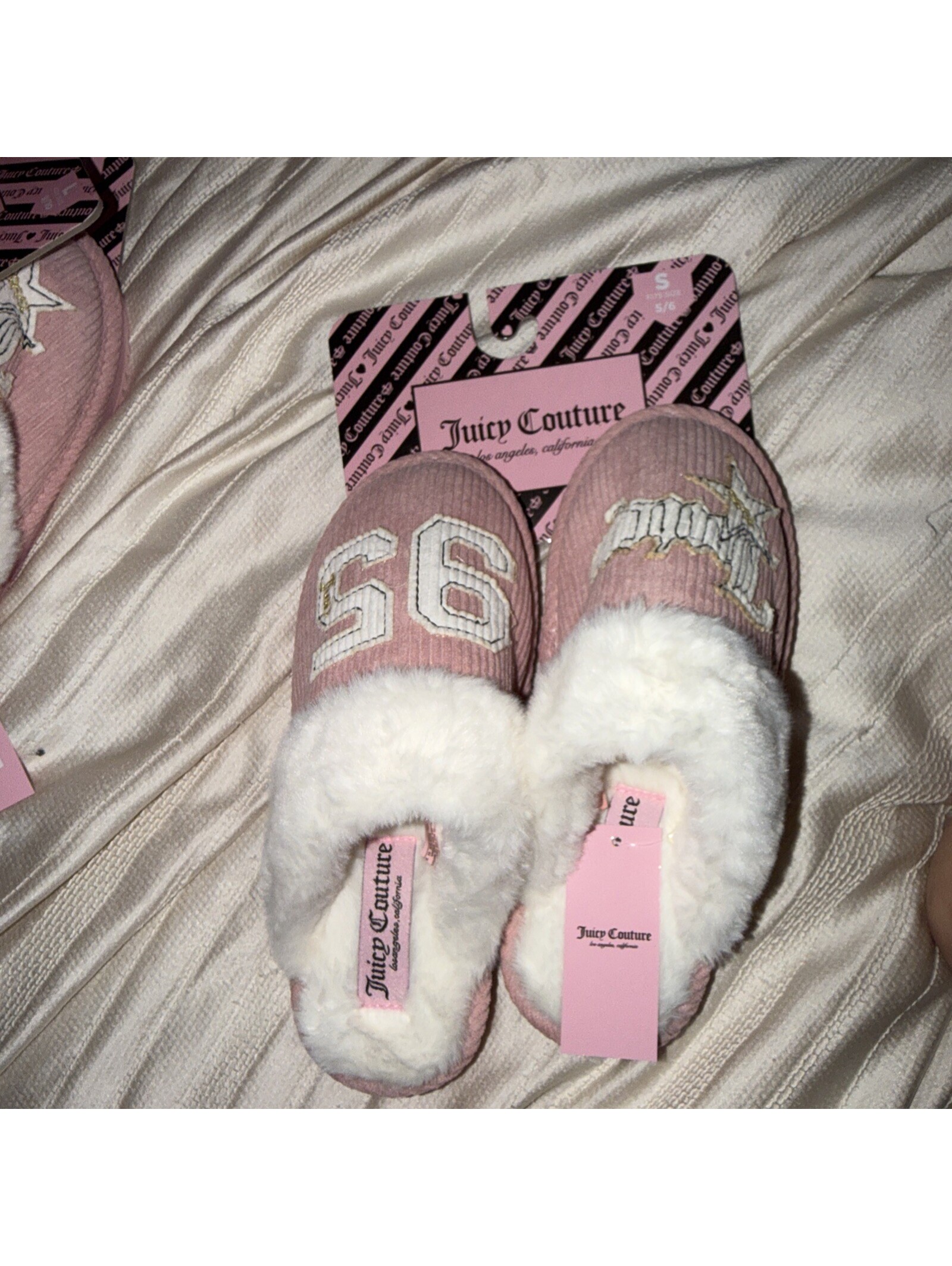 Juicy Couture/White& Pink Slippers Women’s Size L (9/10 New